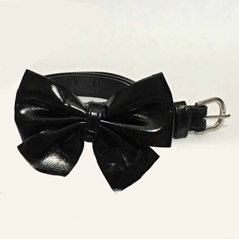Gap skinny belt with attached bow sz small